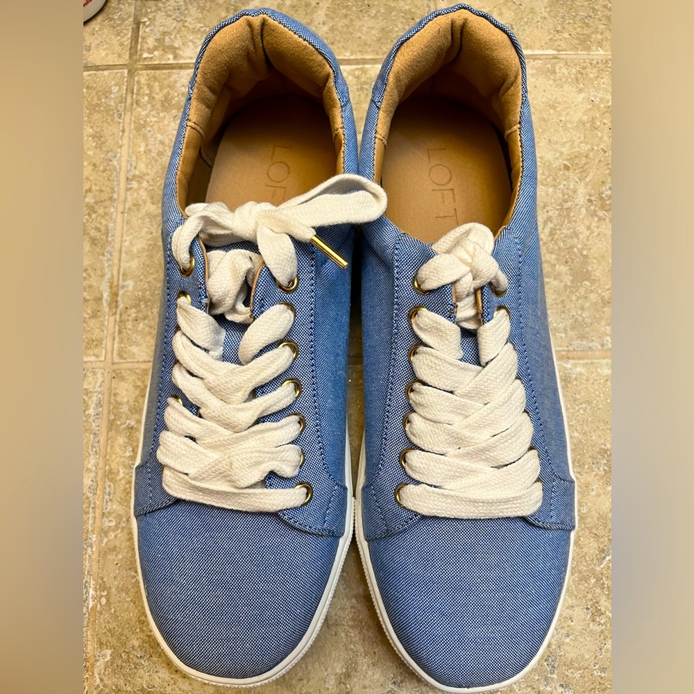 Loft size 8 sneakers